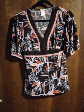 Studio Y Black V‑Neck Floral Tunic with Coral and White Leaf Print